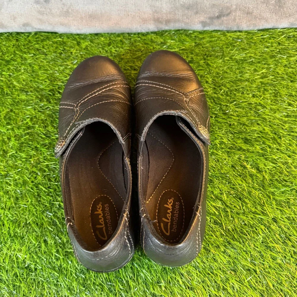 Clarks Bendables Black Leather‎ Button Slip On Flats Shoes Womens size 7 M